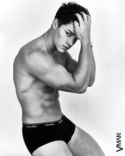 Noah wears underwear Calvin Klein / jewelry stylist’s own.
