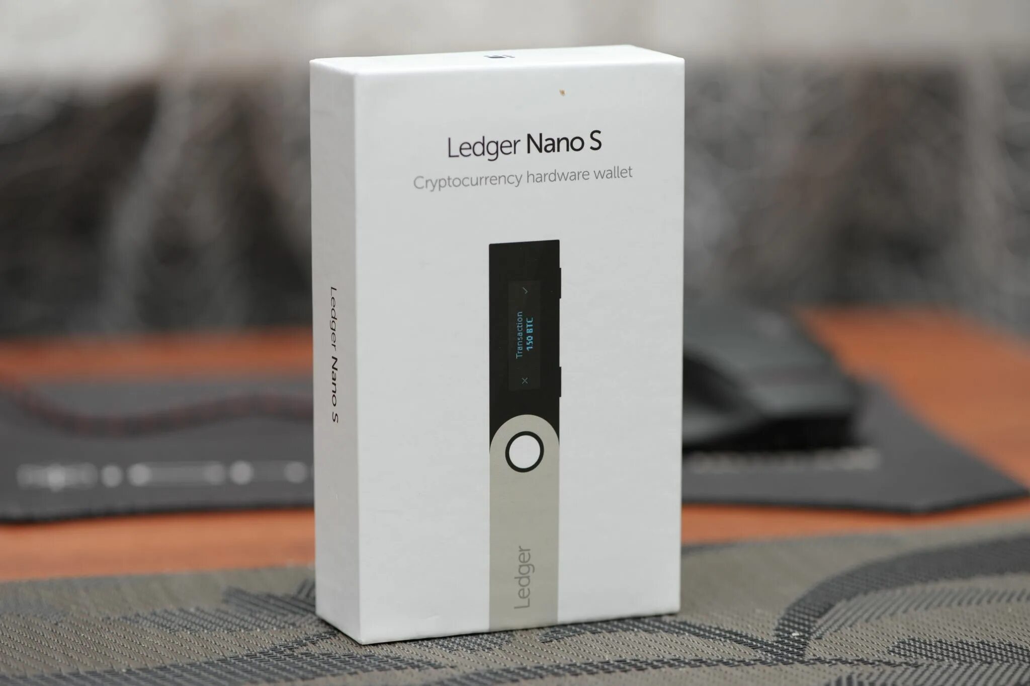Ledger x купить. Ledger Nano x коробка. Ledger Nano s криптокошелек. Холодные кошельки Ledger Nano s. Аппаратный кошелек Ledger Nano.