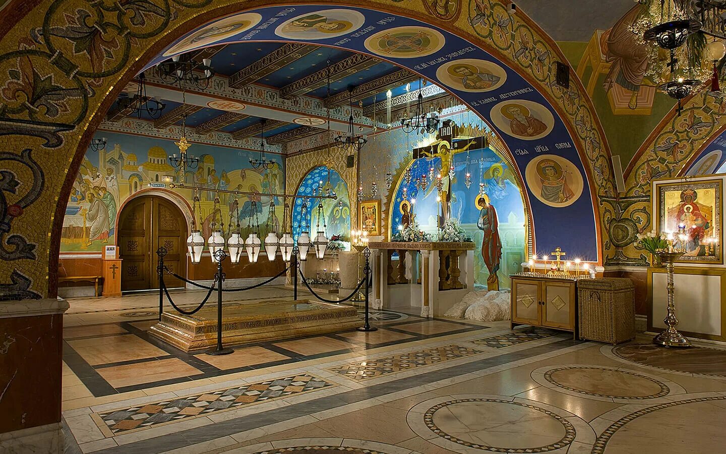 Отец сергий денисюк храм покрова в ясенево. Храм в честь царственных страстотерпцев ясенево. Батюшки церкви петра и павла в ясенево. Храм покрова пресвятой богородицы в ясенево духовенство. Отец сергий денисюк храм покрова в ясенево.