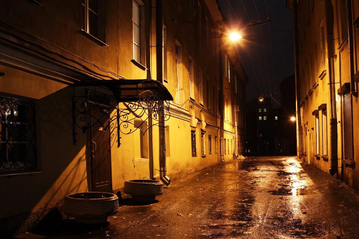 Тёмный переулок Питер. Ночной переулок. Улица ночью. Темные улицы Москвы. Был вечер пуст