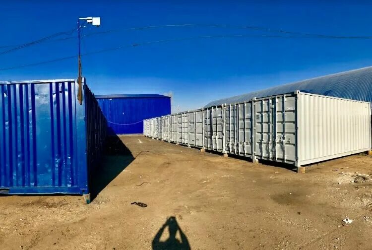 Контейнер 40 тонн вагон склад. Контейнеры для стройплощадок. Контейнера-склада для хранения авторезины. Контейнер морской 40 футов 1ааа. Вагончики на строительной площадке.