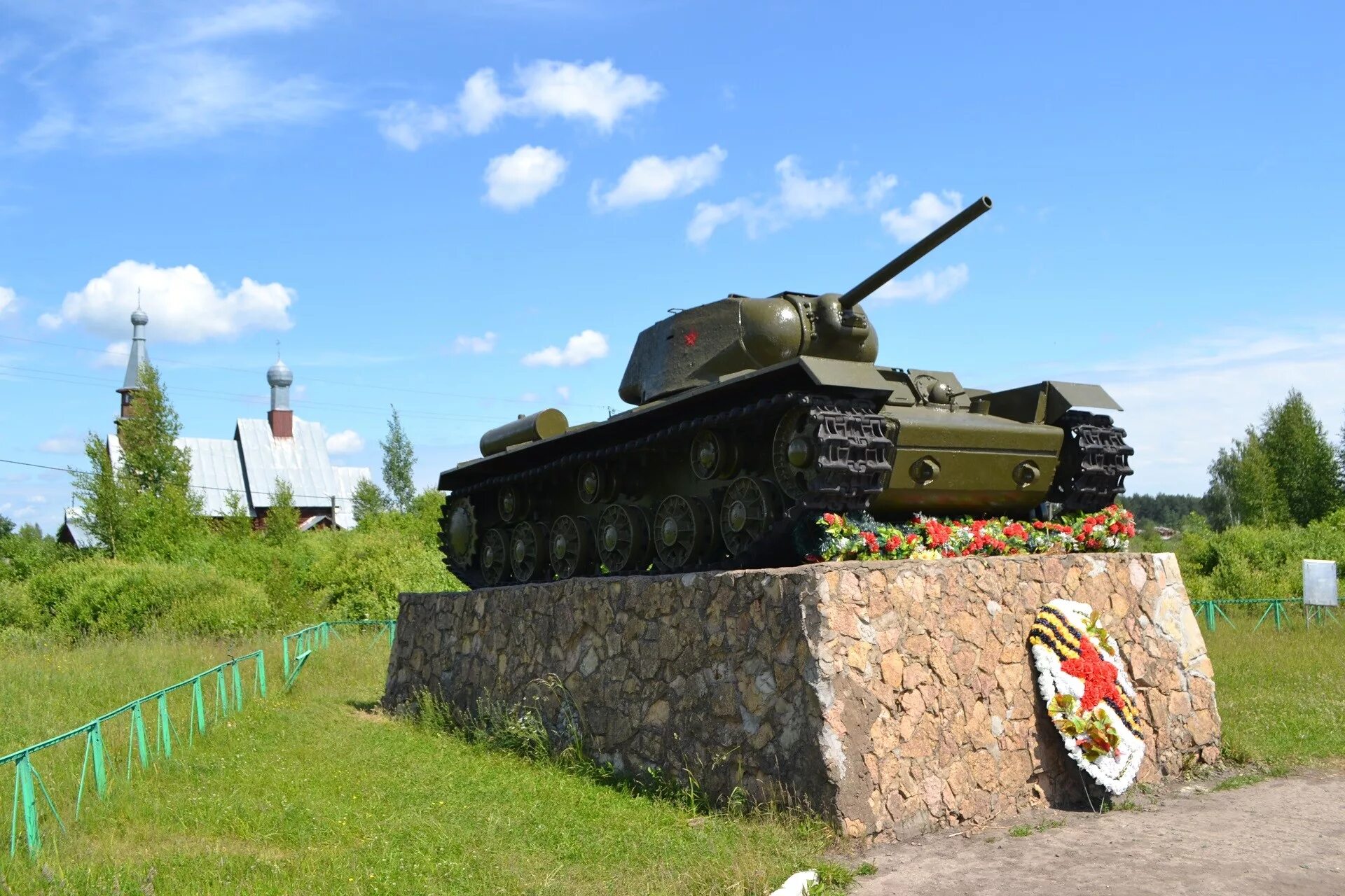 Памятник деревня Парфино Новгородской. Танк в Парфино Новгородской области. Посёлок Парфино Новгородской области. Танк Старая Русса. 89 танковая