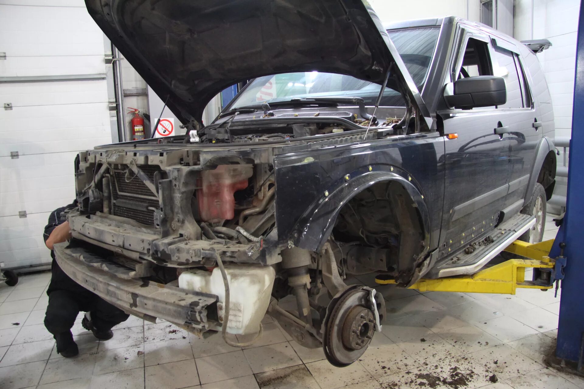 Кузов дискавери 3. Land rover discovery 3 без кузова. кузов дискавери 4. land rover discovery 3 снятие кузова. ленд ровер дискавери 2 без бампера.