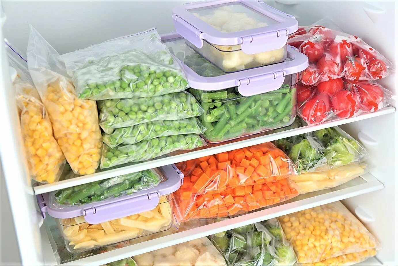 Замораживаем сохраняя витамины. Заморозка овощей. Саморезка для овощей. Замороженные продукты. Овощи в морозилке.