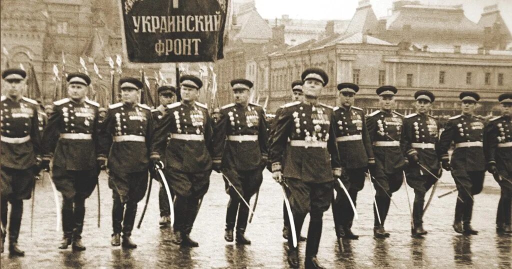 Украинский фронт апреля 1. Парад Победы 1945 украинский фронт. 1-Й украинский фронт Конев. 1 Украинский фронт парад Победы. 2 Украинский фронт парад Победы.