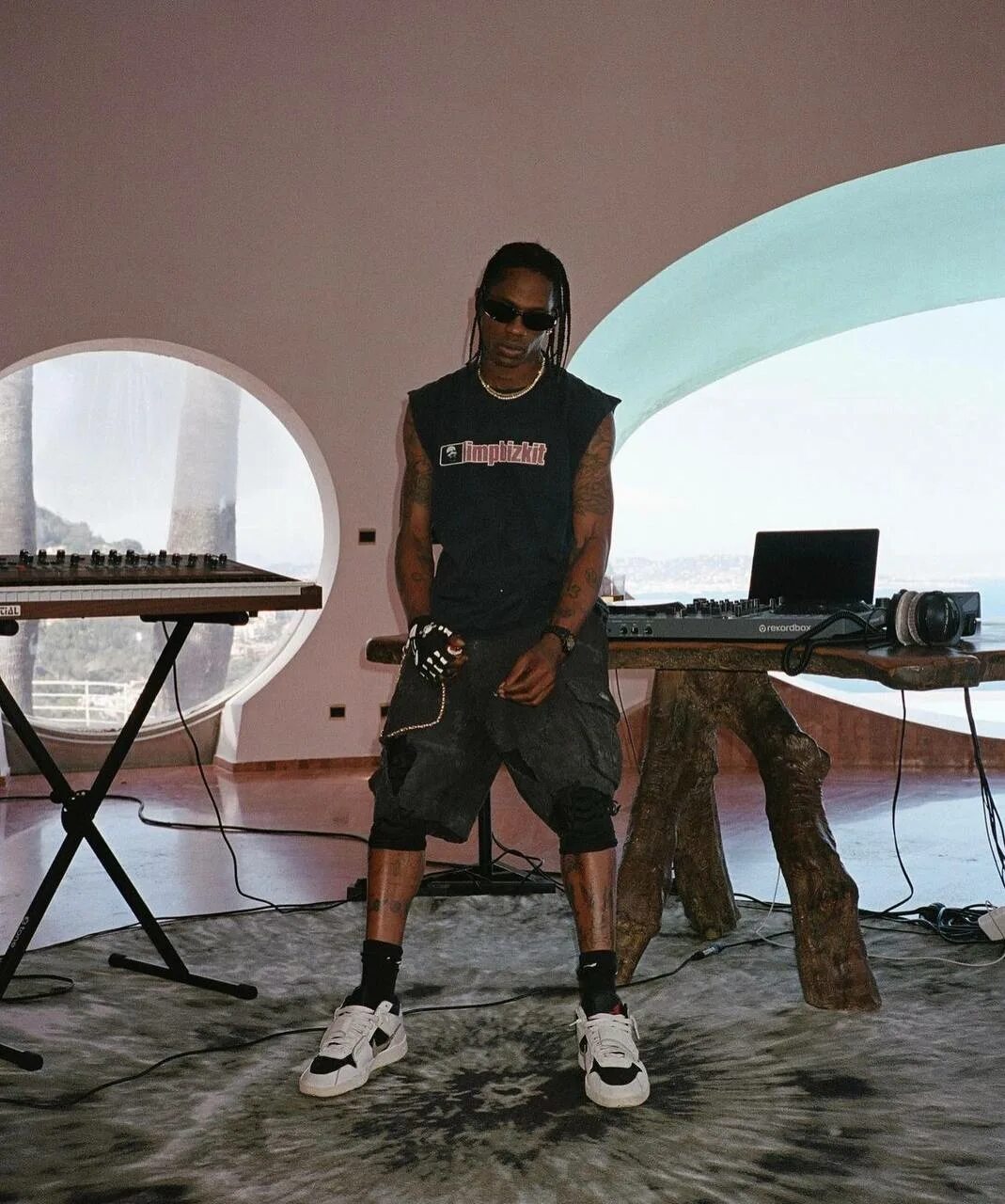 Travis scott x jordan cut the check. Travis scott jordan cut the check. трэвис скотт утопия. трэвис скотт 2025. nike travis scott.