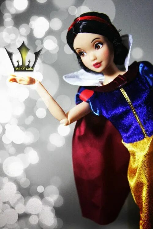 Красивые белоснежки. Белоснежка Дисней стор. Disney Store Snow White Classic Doll 2018. Белоснежка кукла Дисней 2010. Кукла Белоснежка Дисней сторе.