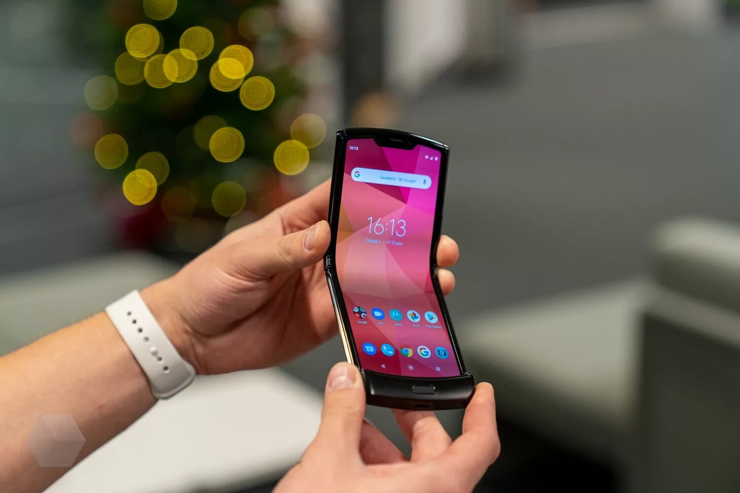 Сотовый телефон 2023 года. Motorola RAZR 2023. Моторола смартфон 2023. Samsung smartphone 2023. Телефон будущего.