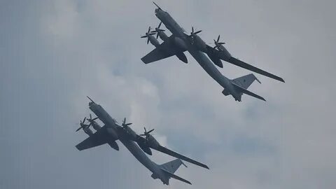 Самолет пролетел по прямой 300