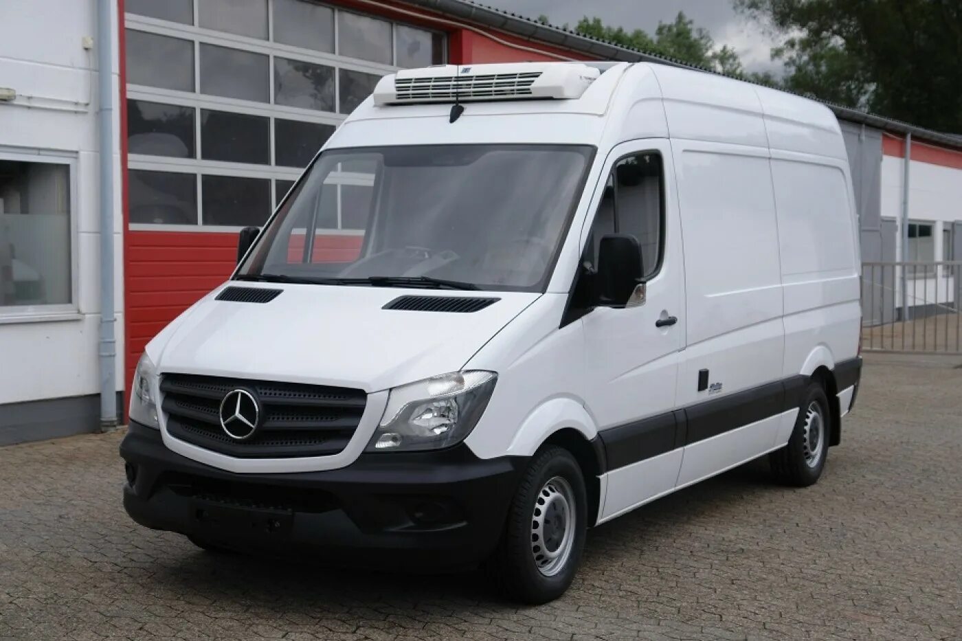 Микроавтобус мерседес б у. Mercedes sprinter 316 cdi 2010. мерседес спринтер рефрижератор. мерседес 313. спринтер 313 cdi фото.