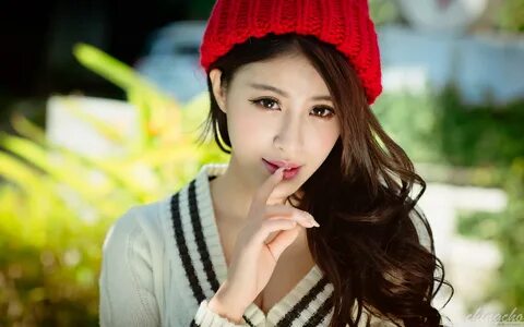 Download Asian Girl Portrait UltraHD Free Wallpaper.