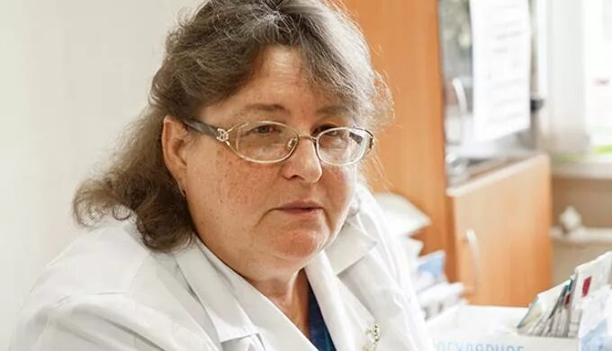 педиатр и ребенок. доктор - солнечный свет. медсестра и ребенок. детский врач солнечный. медицинская сестра и ребенок.