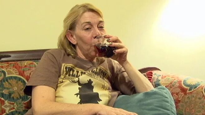 Sleeping drinking mom. Realdrunkenmoms актрисы. Реальный drunken мамы. Реал Drink moms. Real drunken mom актрисы.