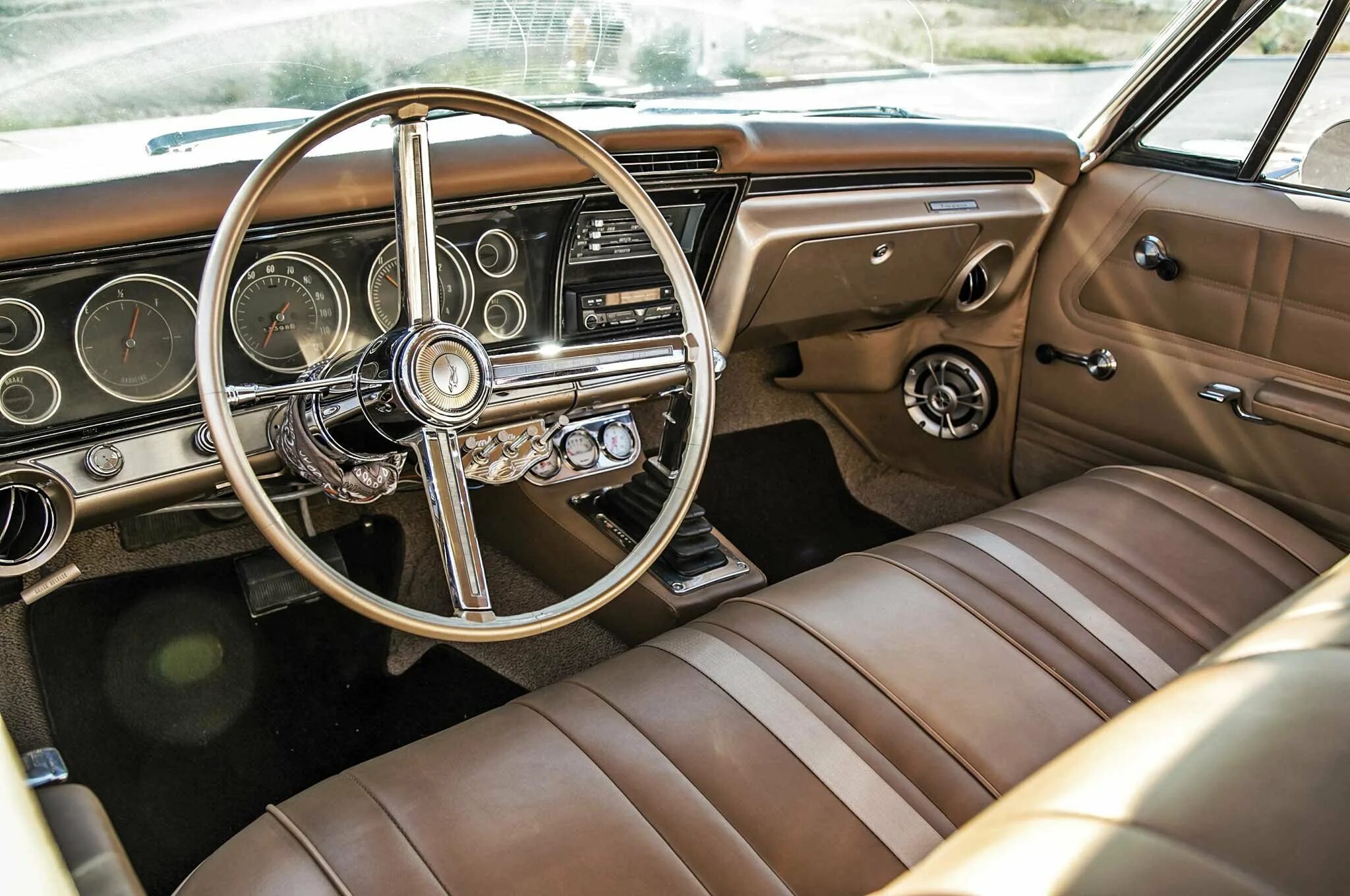 1967 значение. Chevrolet impala 1967 салон. chevrolet impala 1969 салон. chevrolet импала 1967 салон.