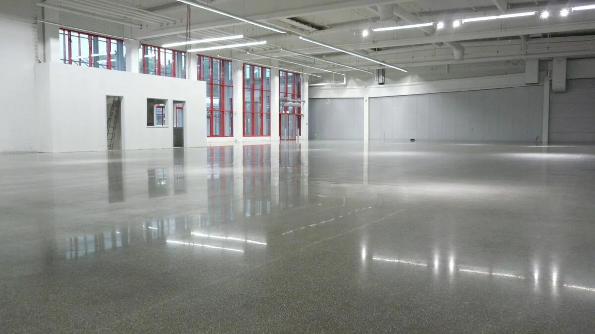 Топинговое покрытие бетонного пола. Топинговый бетонный пол. Серый промышленный пол. Цветной промышленный пол. Упрочненные промышленные полы.