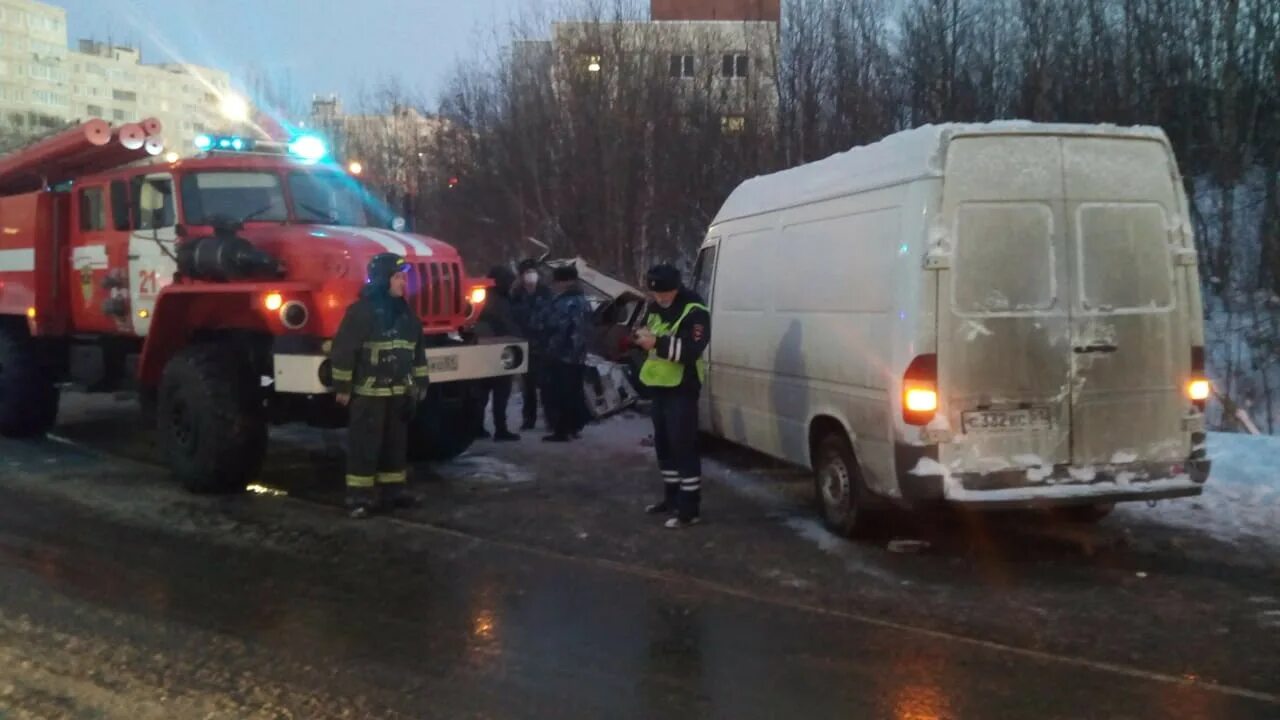 Авария в Мурмашах. Происшествия в Мурманской области. ДТП В Мурмашах сегодня. Фото МЧС Мурманск. Нападение в мурманской области