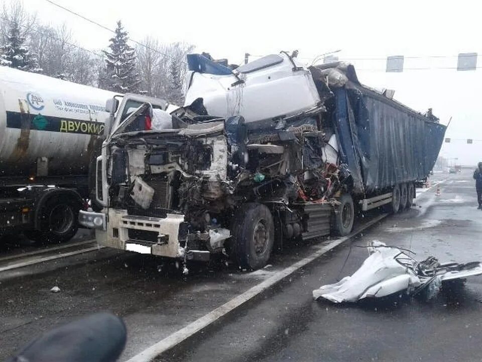 Происшествия в смоленской области. Авария на трассе м1 в Смоленской области. ДТП на трассе м1 в Смоленской области. Авария на трассе м1 в Смоленской области вчера. Авария на трассе м1 под Смоленском 03.02.