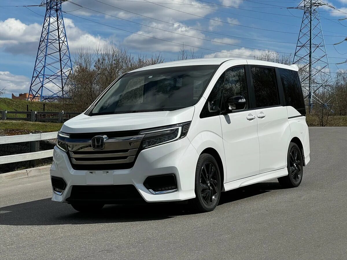 Toyota hiace h300. Honda stepwgn 2020. Хонда степвагон спада 2018. Honda stepwgn spada 2018. Honda минивэн stepwgn 2017 салон.