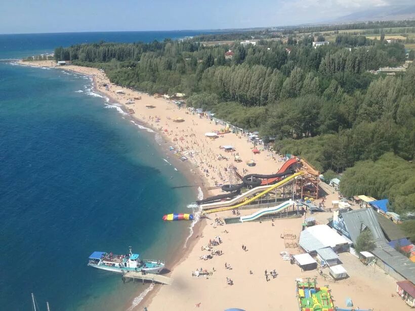 Золотые пески бостери. Золотые пески иссык куль. чолпон ата золотые пески. бостери золотые пески. пляж золотые пески иссык куль.