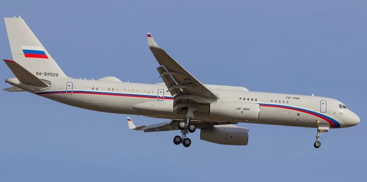 Самолет р14. Ту 214 самолет. ту-214р самолёт-разведчик. самолёт ту-204214. ту 214 разведчик.