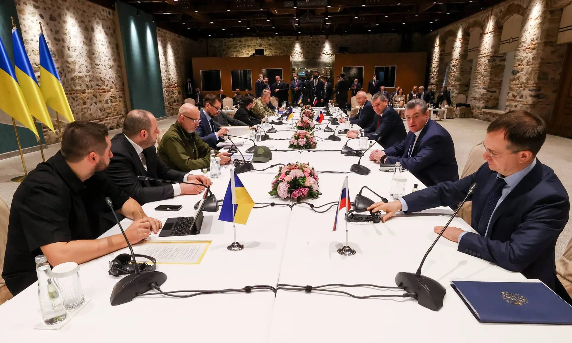Переговоры росси и уркианы. Делегация украины переговоры 2022. Делегация украины на переговорах. Переговоры в гомеле. Переговоры начались последние новости.