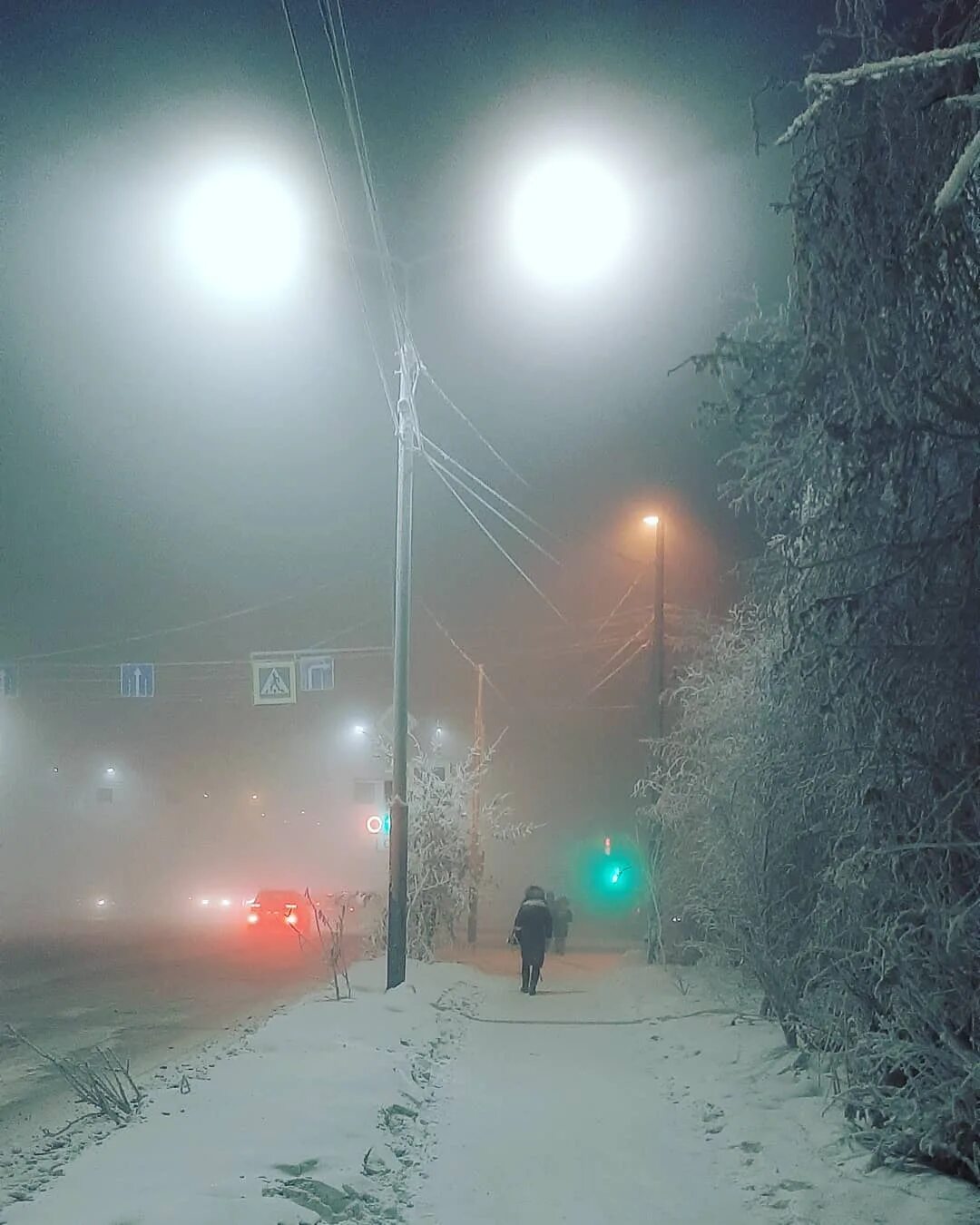 Самый холодный месяц в якутске. Якутск туман -50. лето и зима в якутии. туман в якутске. якутск туман ночью.
