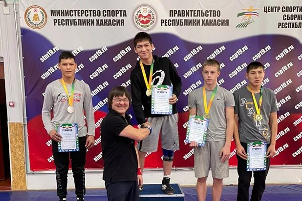 Сергей слободян хакасия. Единоборства абакан. Тхэквондо абакан. Единоборства абакан. Атлетик абакан.