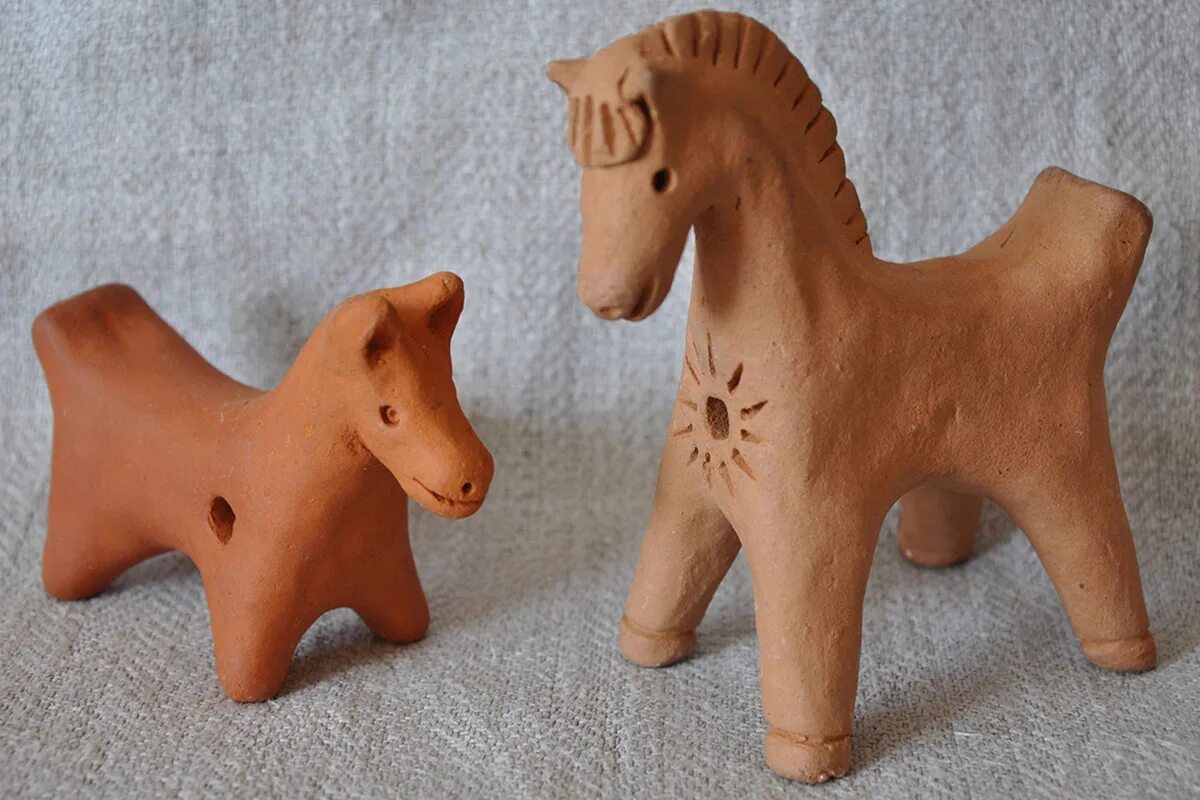 Белорусские игрушки картинки. Белорусские игрушки. игрушки из глины. белорусские народные игрушки. глиняная игрушка белоруссии.