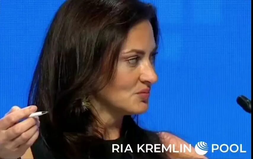 Ведущая с путиным