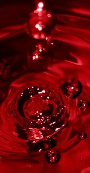Яркий цвет крови. Кроваво алый. Кроваво алый цвет. Рубиновая вода.