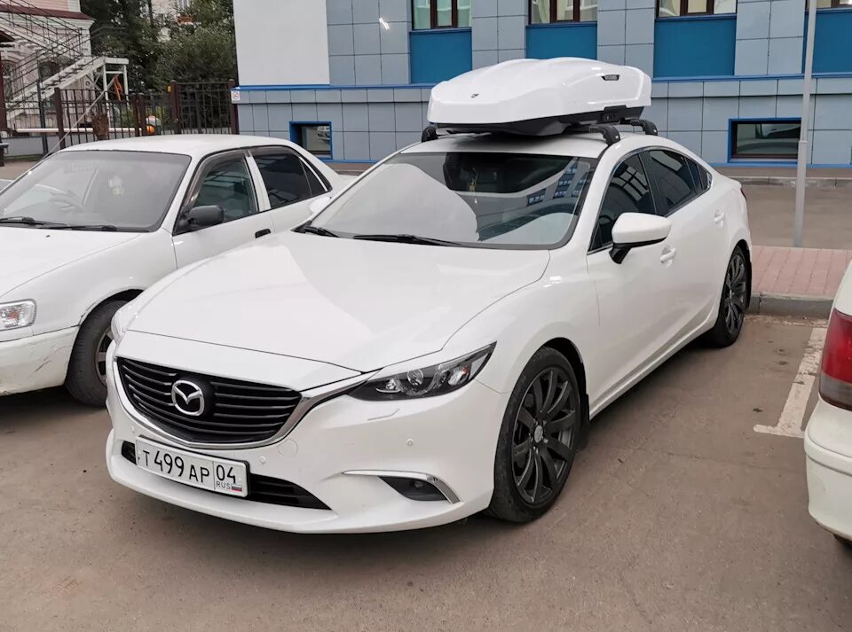 Крыша мазда 6. Багажник на крышу Мазда 6. Thule Mazda 6. Багажник на крышу Мазда 6 GJ. Мазда 6 GH белая с багажником на крыше.