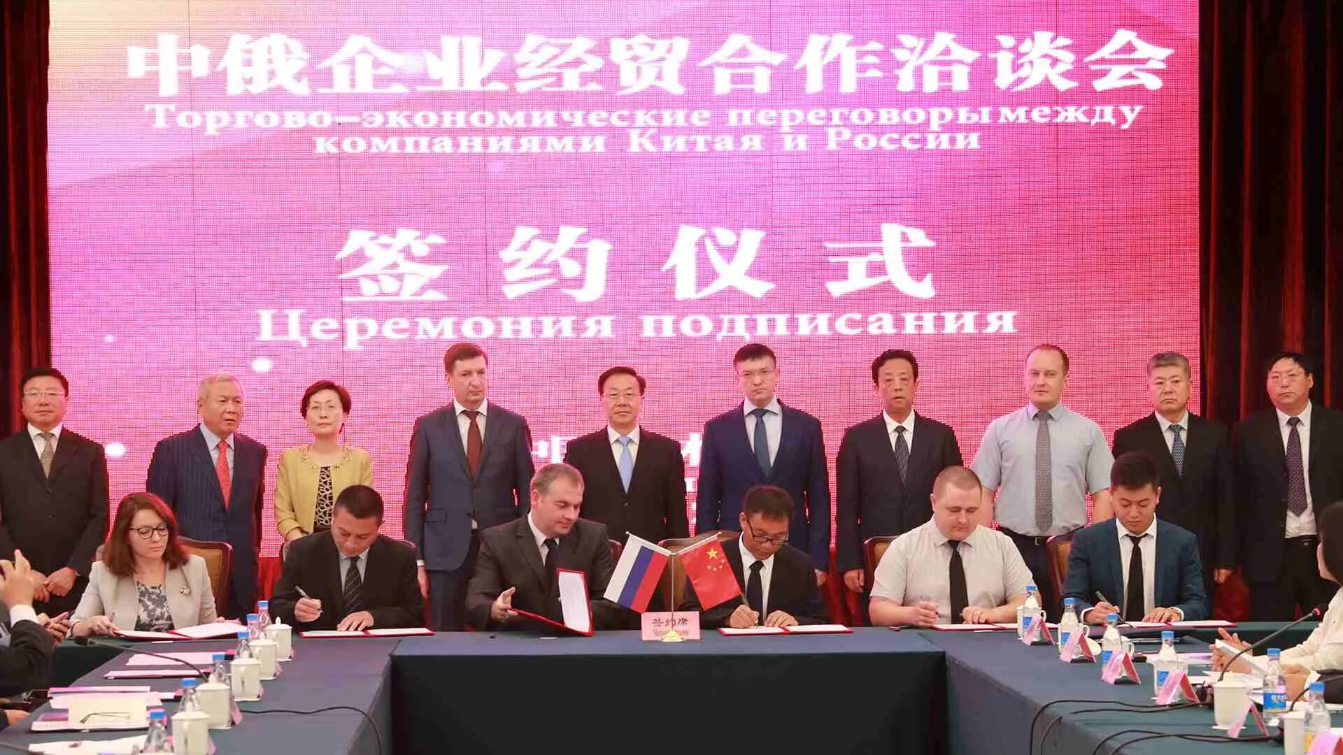 Переговоры в китайской компании. Фондовый рынок гонконга. Китайская фирма 1. Ipo в китае. Малый бизнес в китае.