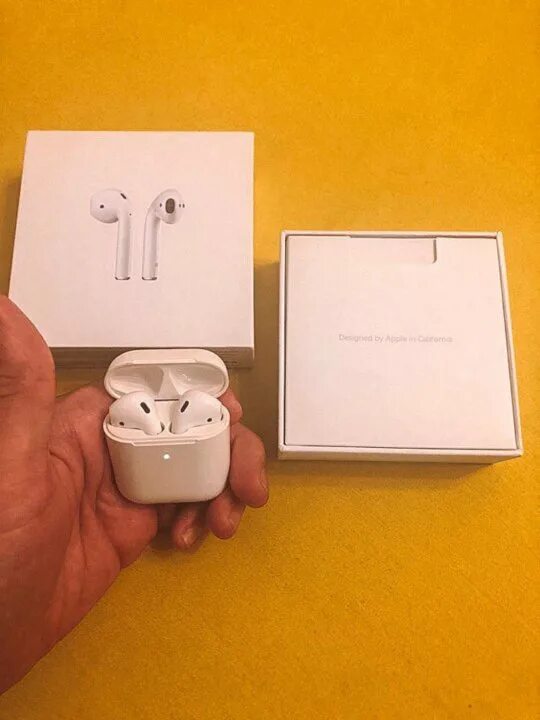 AIRPODS 2 индикатор зарядки. Аирподс первое поколение. Аирподс 2 оригинал Нижний Новгород. Индикатор у вторых аирподсов. Индикаторы зарядки airpods