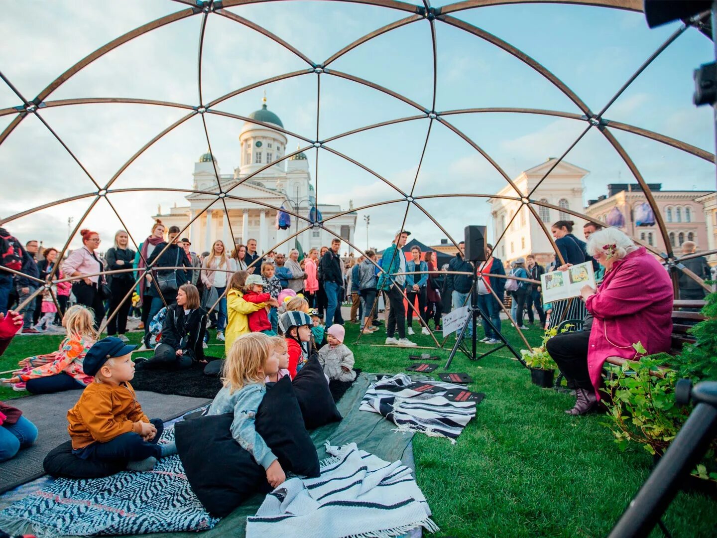 Стань хельсинки. Хельсинки фестиваль. фестиваль lux helsinki. фестиваль хельсинки 1947. экологические мероприятия хельсинки.
