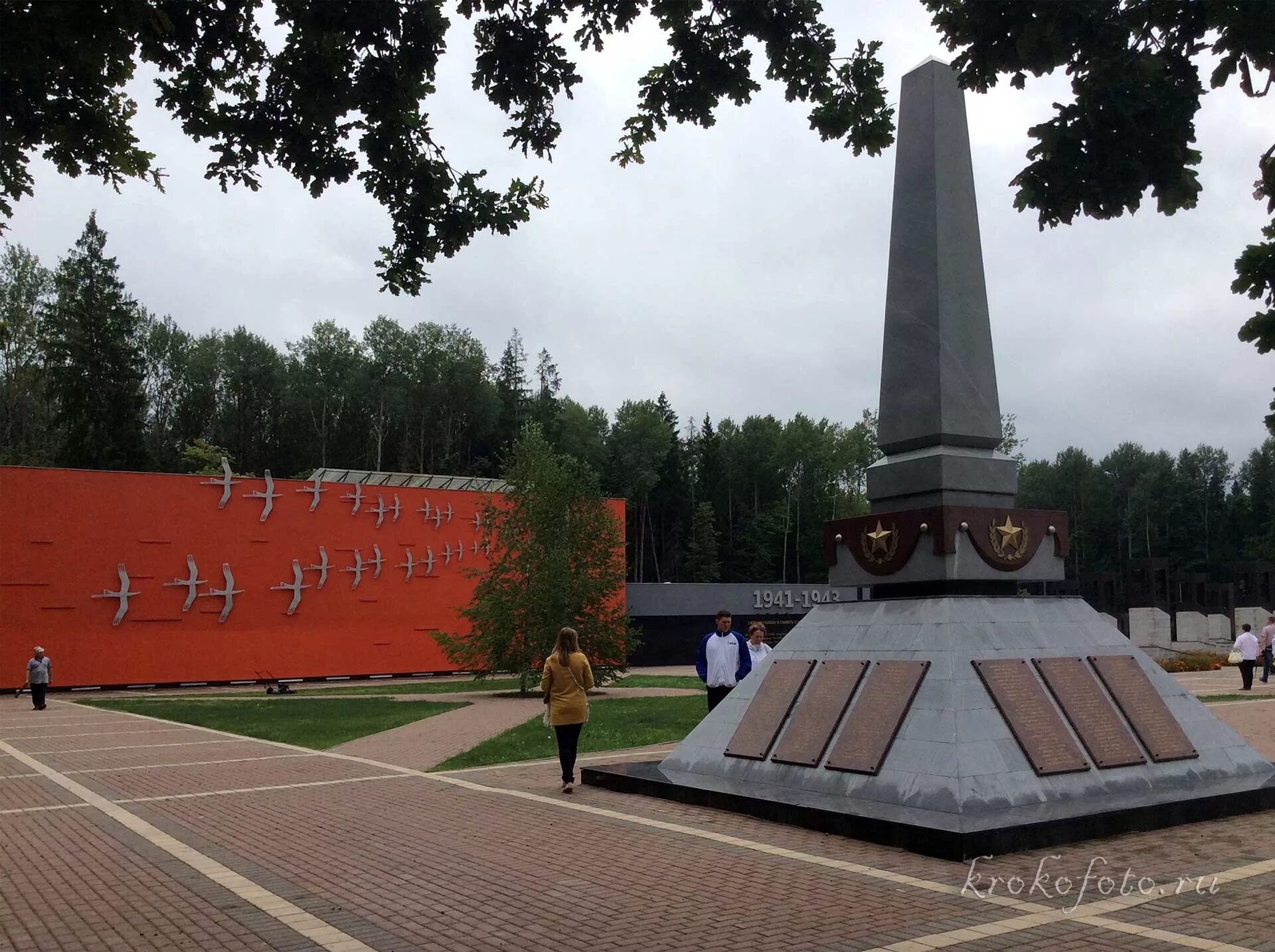 мемориал партизанская поляна в брянской области. партизанская поляна брянск. хацунь брянская область. хацунь брянск. хацунь мемориальный комплекс.