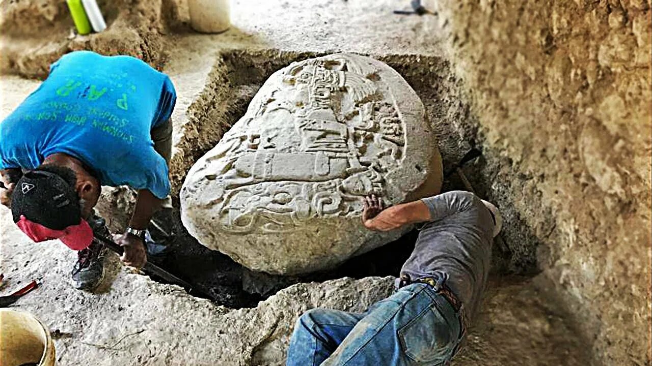 Раскопки древних цивилизаций. Археологические предметы.