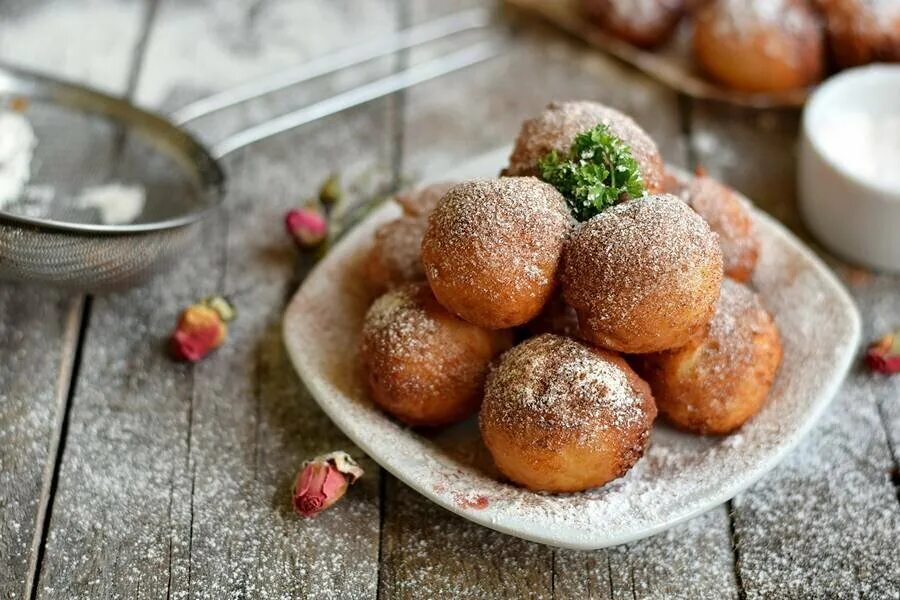 Пончики творог творожные. Творожные шарики во фритюре. Пончики с творогом. Пончики творог творожные. Круглые пончики.