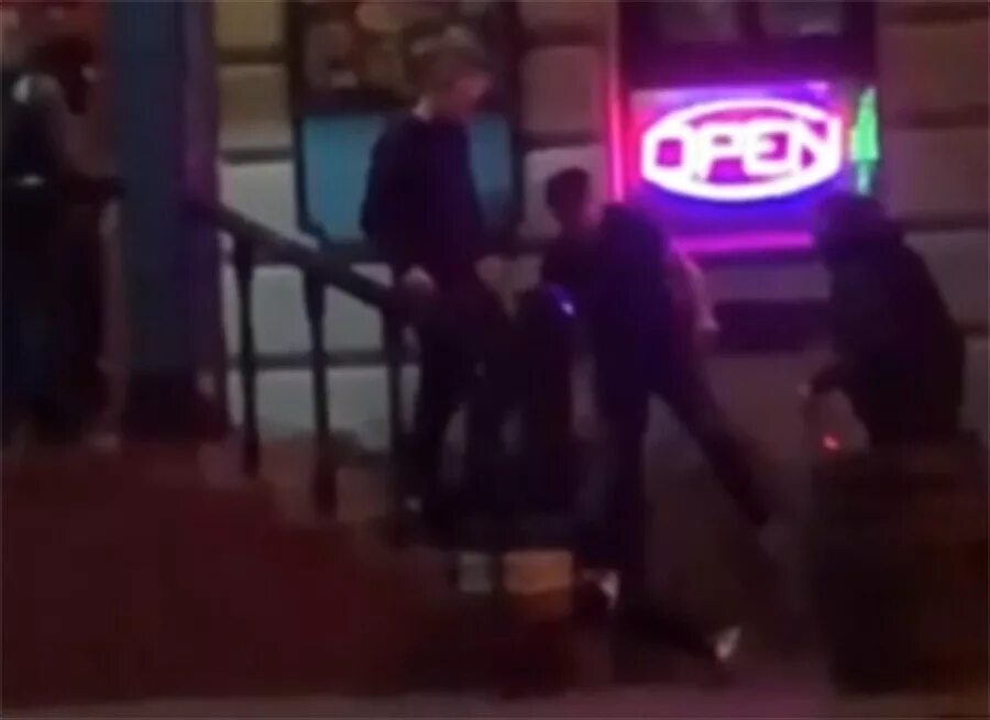 Епифанцев веденская драка. Избиение в баре. Драки на улице петербурга. Избиение в баре. Владимир епифанцев драка в баре.