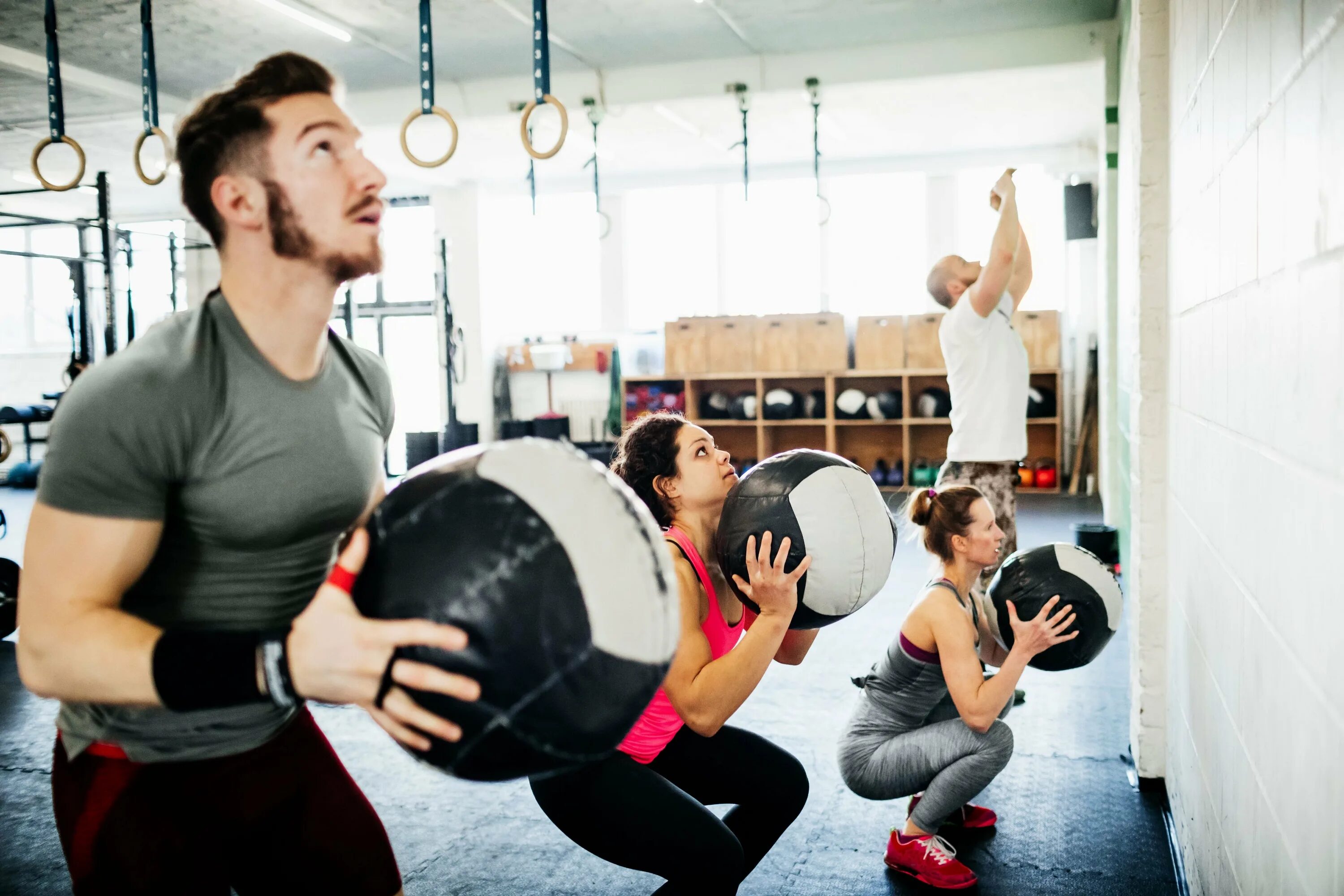 Do sports for keeping fit. HIIT тренировки в зале. Помещение для тренировок. Емом тренировка. Тяжелая тренировка.