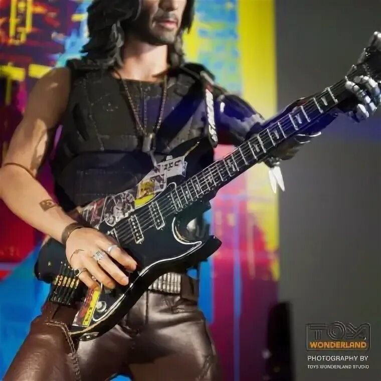 Гитара сильверхенда. Джонни сильверхенд. hot toys cyberpunk 2077 johnny. гитара джонни сильверхенда. джонни сильверхенд с гитарой.
