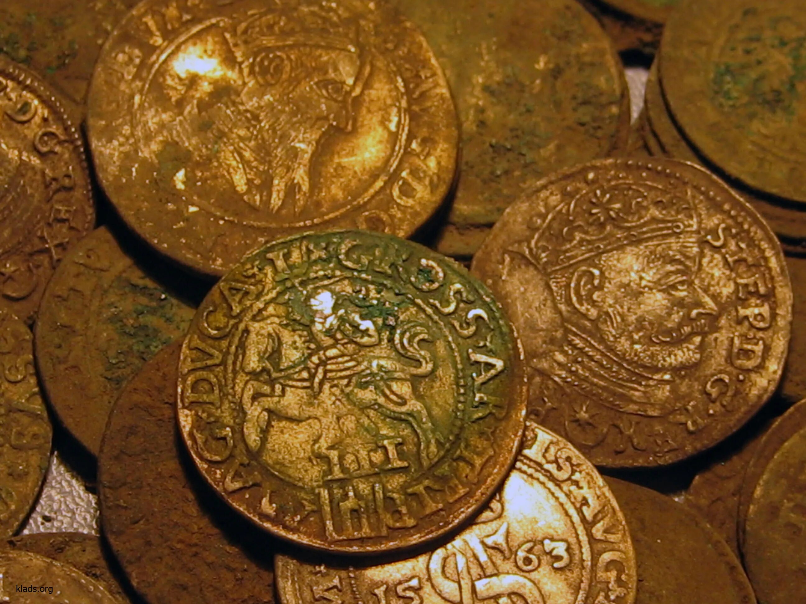 Золото и старина. Старинные монеты. Старинные золотые монеты. Редкие старинные монеты. Старинные монеты клад.