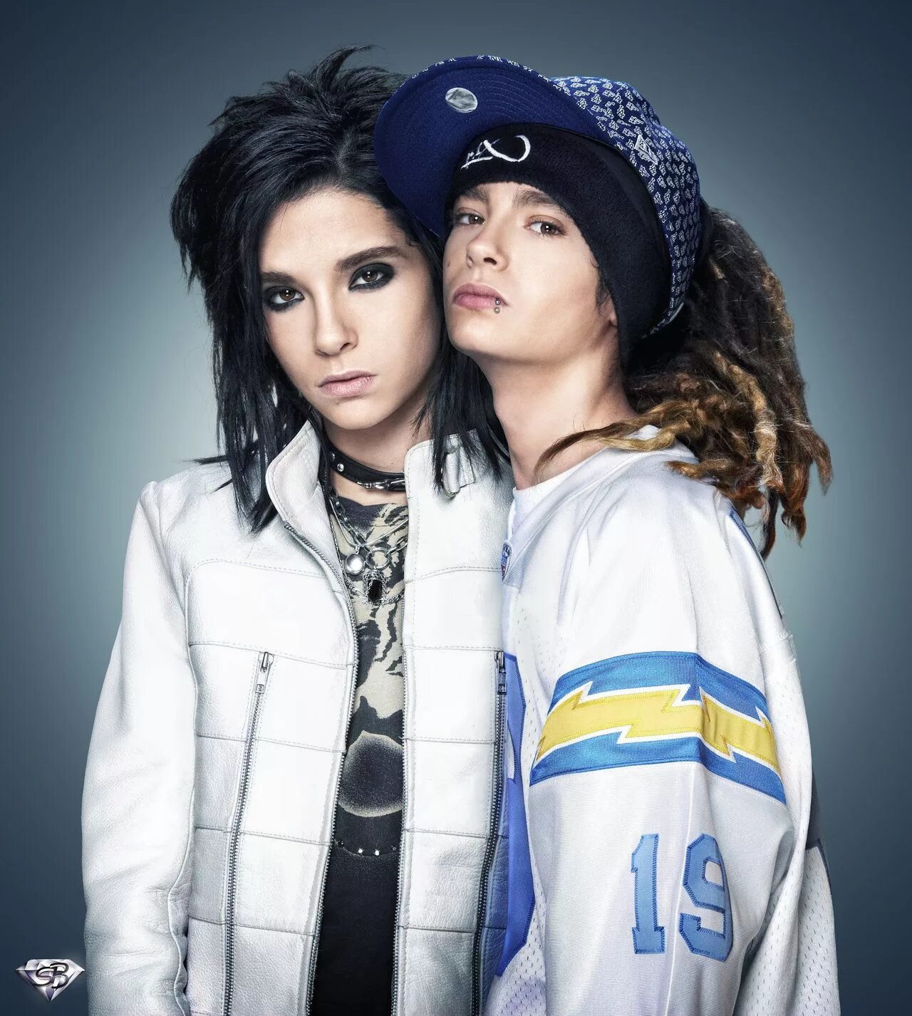 Группа два брата близнеца. Группа джедвард ирландия. Братья близнецы певцы. Группа два брата близнеца. Группа два брата близнеца.