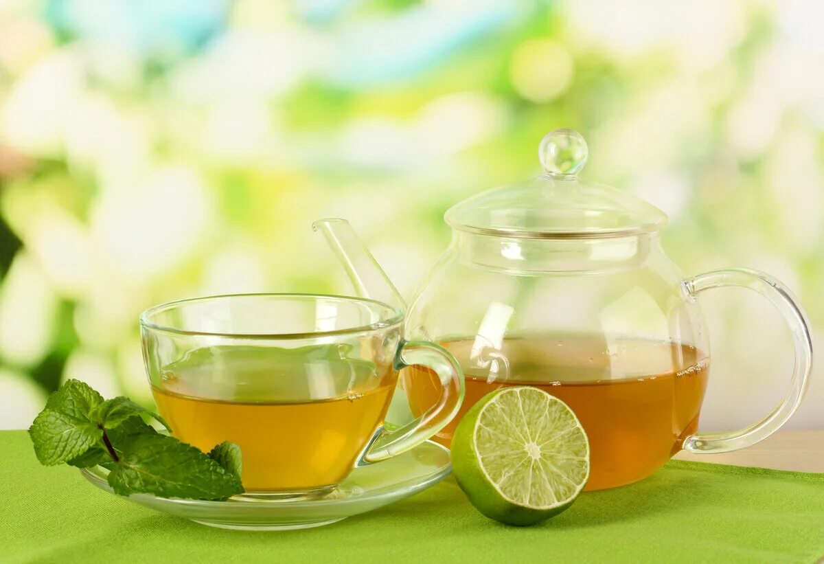 Зеленый чай. Чашка чая. Чашка зеленого чая. Чай с лаймом. Пейте зеленый чай лимоном