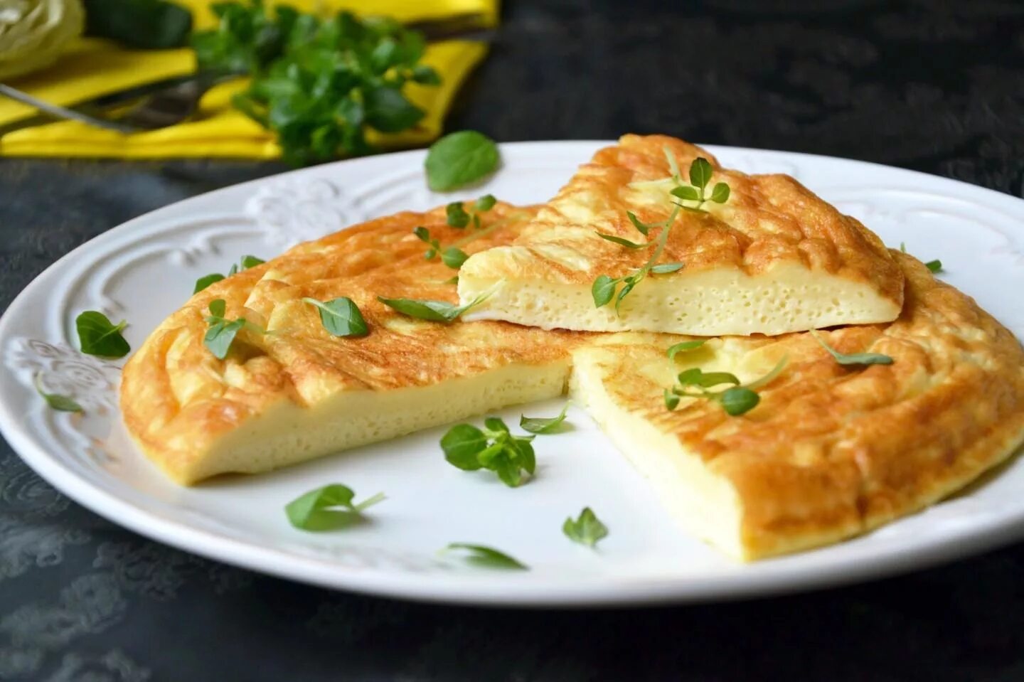 Омлет на сковороде пышный как в садике. Тунтэрма татарская кухня. омлет. о млеи. омлет жареный.