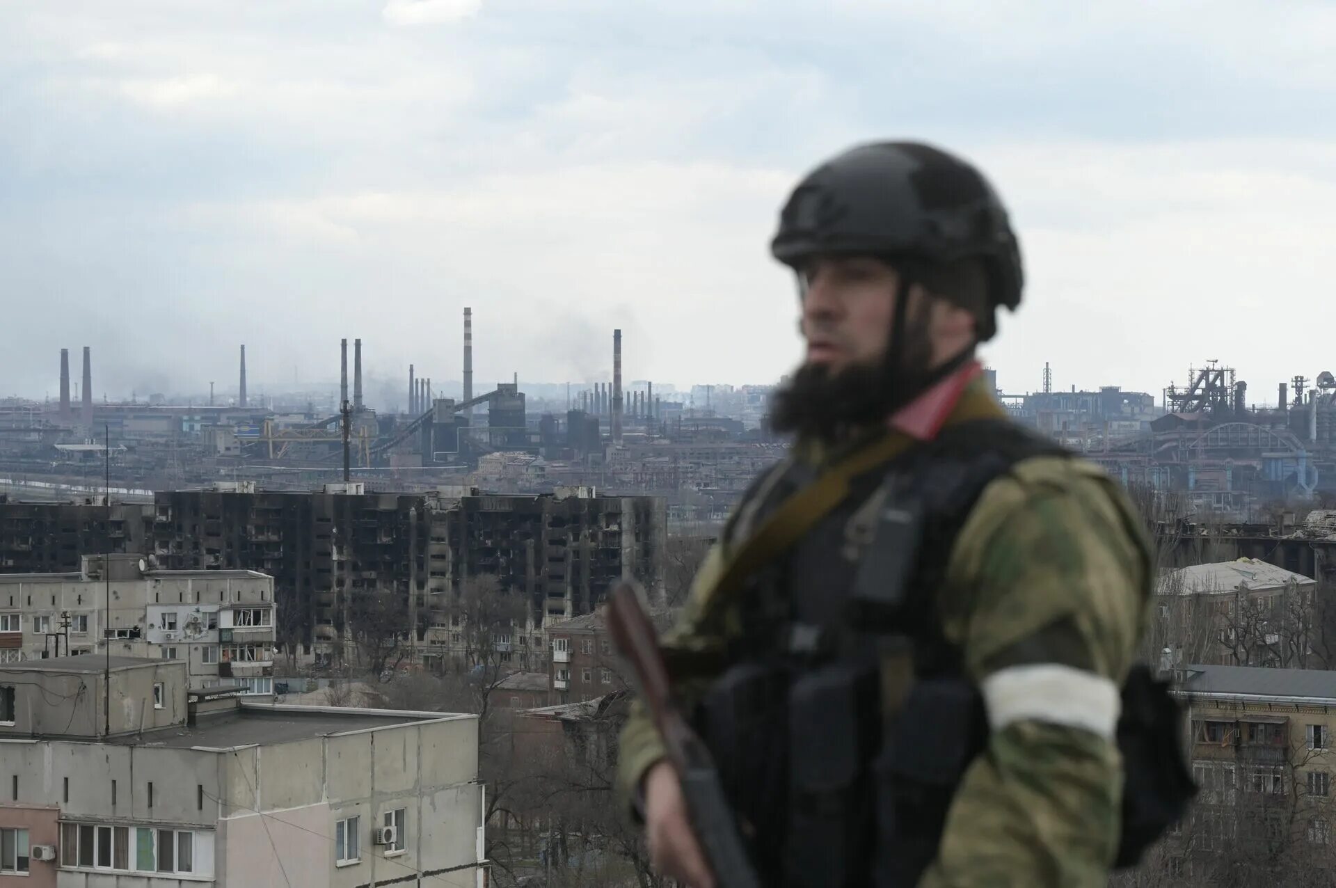 Кадыровцы батальон юг. Военные из чечни на донбассе. Военное оружие украины. Военные действия на украине. Штурм завода азовсталь в мариуполе.