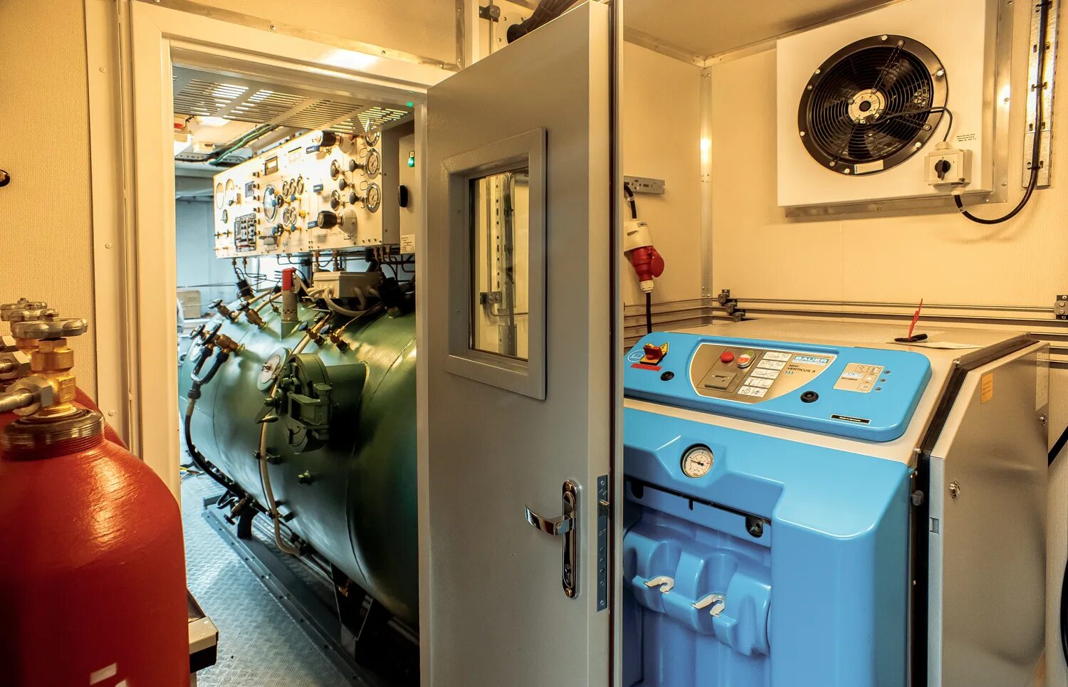 Барокамера свк 800-. Барокамера ркуму 376. Барокамера сбк-80. Барокамера пдк-2у. Манометр барокамера.