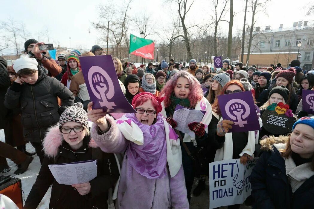 Феминизм в бравле. Митинг феминисток. Фем митинг. Шествие феминисток. Пикет феминисток.