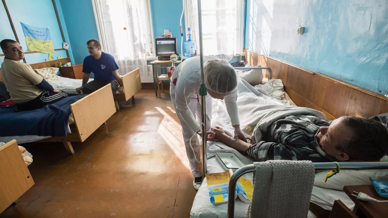 Больницы не справляются. Ужасы украинских больниц. Обшарпанные больницы Украины.