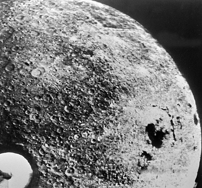 Первые снимки обратной стороны луны. Зонд 3 снимки Луны. Обратная сторона Луны зонд 3. Обратная сторона Луны 1959. Снимок обратной стороны Луны 1959.