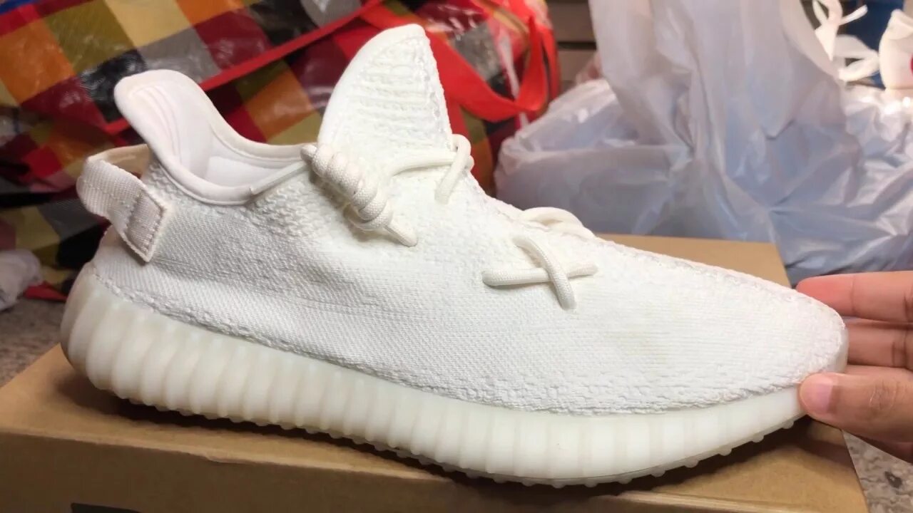 Шнуровка изи. Шнуровка adidas Yeezy Boost 350. Adidas Yeezy Boost 350 v2 шнуровка. Адидас ИЗИ буст 350 v2 KAWS. Adidas Yeezy 350 шнуровка.